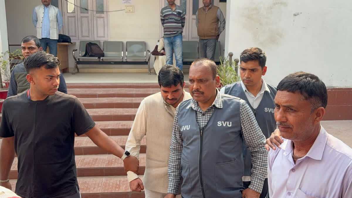 मुजफ्फरपुर में बड़ी कार्रवाई, 50 हजार की घूस लेते जिला कृषि पदाधिकारी गिरफ्तार*