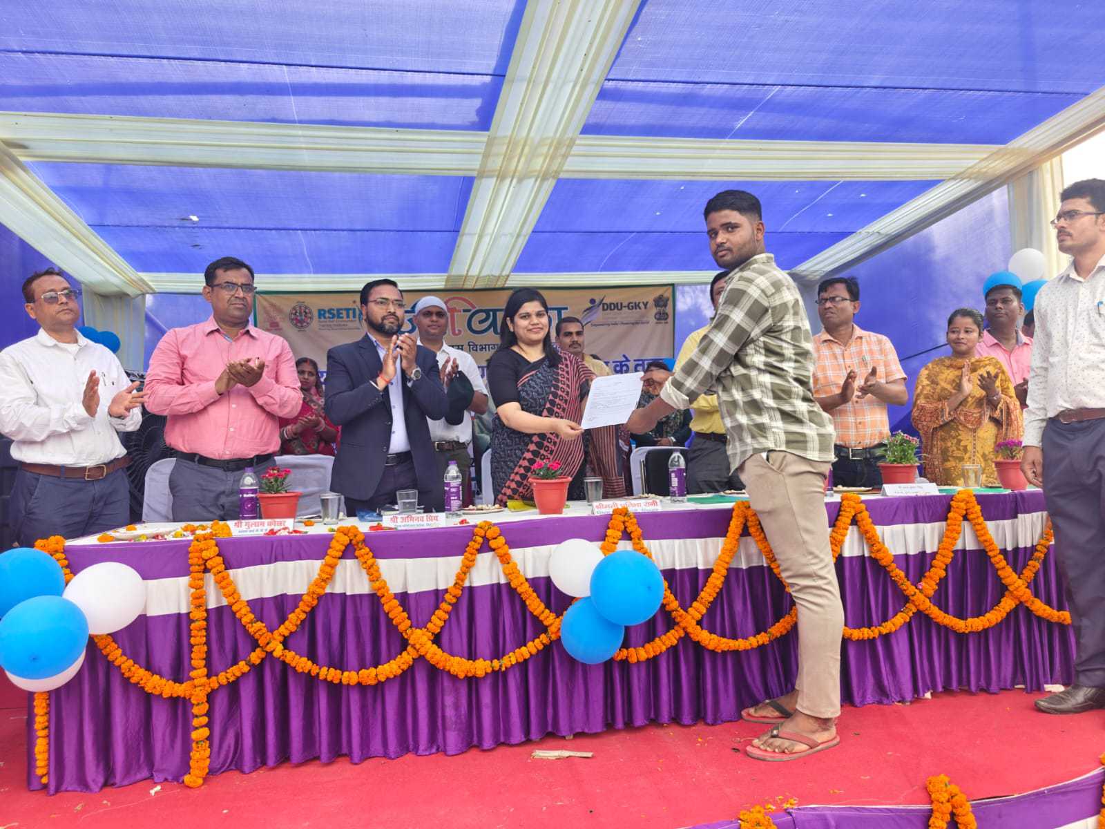 SHEOHAR; डीएम ने रोजगार सह मार्गदर्शन मेले का किया उद्घाटन -