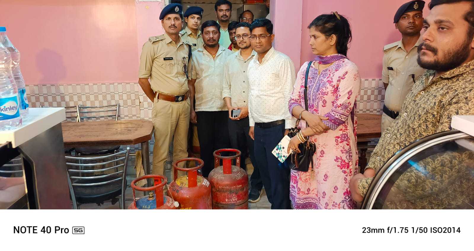 SHEOHAR;एसडीएम ने होटलों और मिठाई दुकानों पर LPG को लेकर छापेमारी*