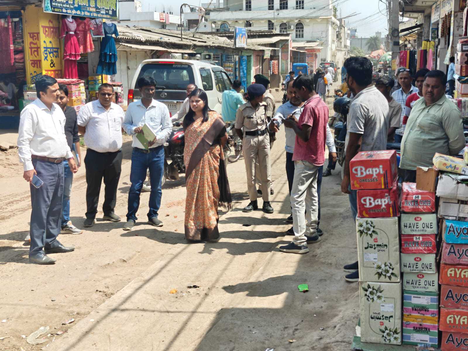 SHEOHAR; बुडको से संचालित स्टाॅर्म वाटर डे्नेज सिस्टम का डीएम ने किया निरीक्षण