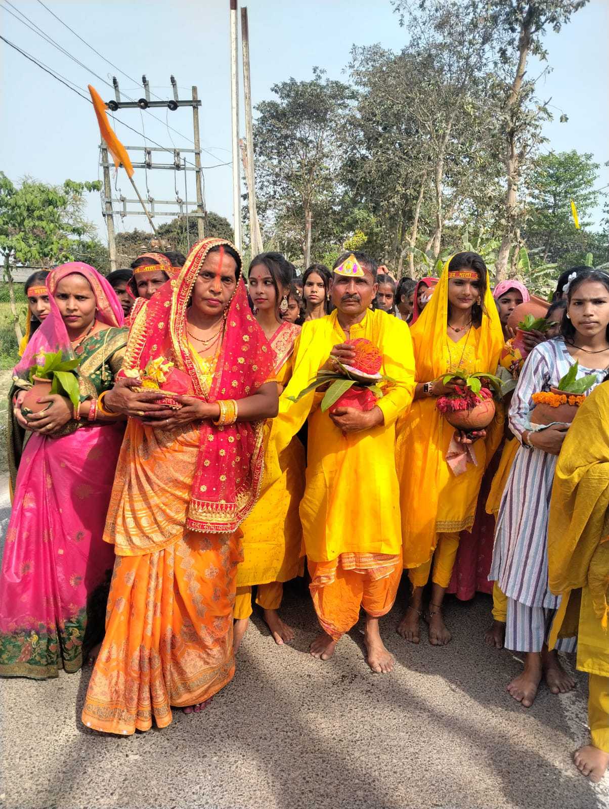 SHEOHAR*खैरवा दर्प में चैत्र नवरात्र पर होने वाले चंडी महायज्ञ कों लेकर निकाली गई भव्य मंगल कलश शोभायात्रा*
