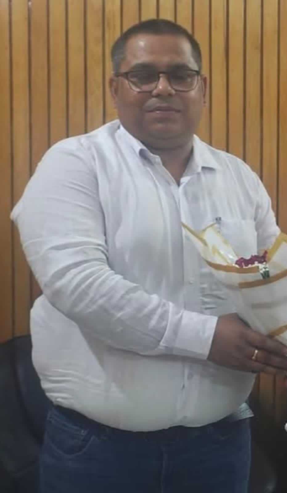 नगर परिषद शिवहर के नव पदस्थापित कार्यपालक पदाधिकारी मनीष कुमार ने दिया योगदान*