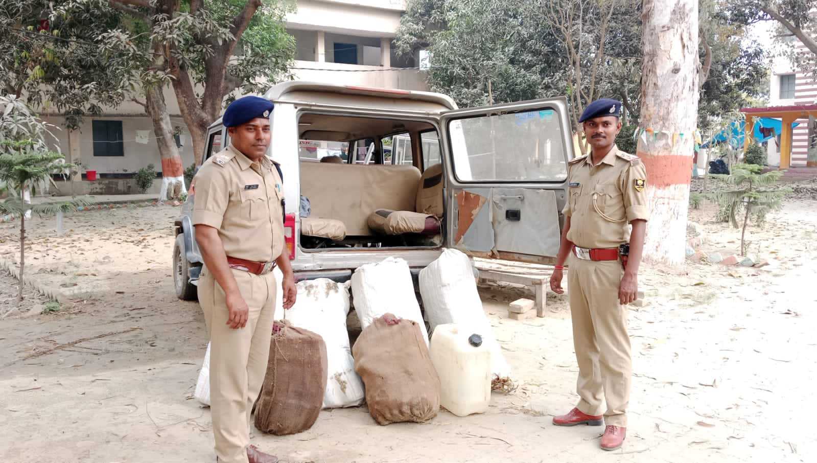 तरियानी पुलिस ने, 222 लीटर सोफिया नेपाली शराब के साथ बोलेरो किया जप्त