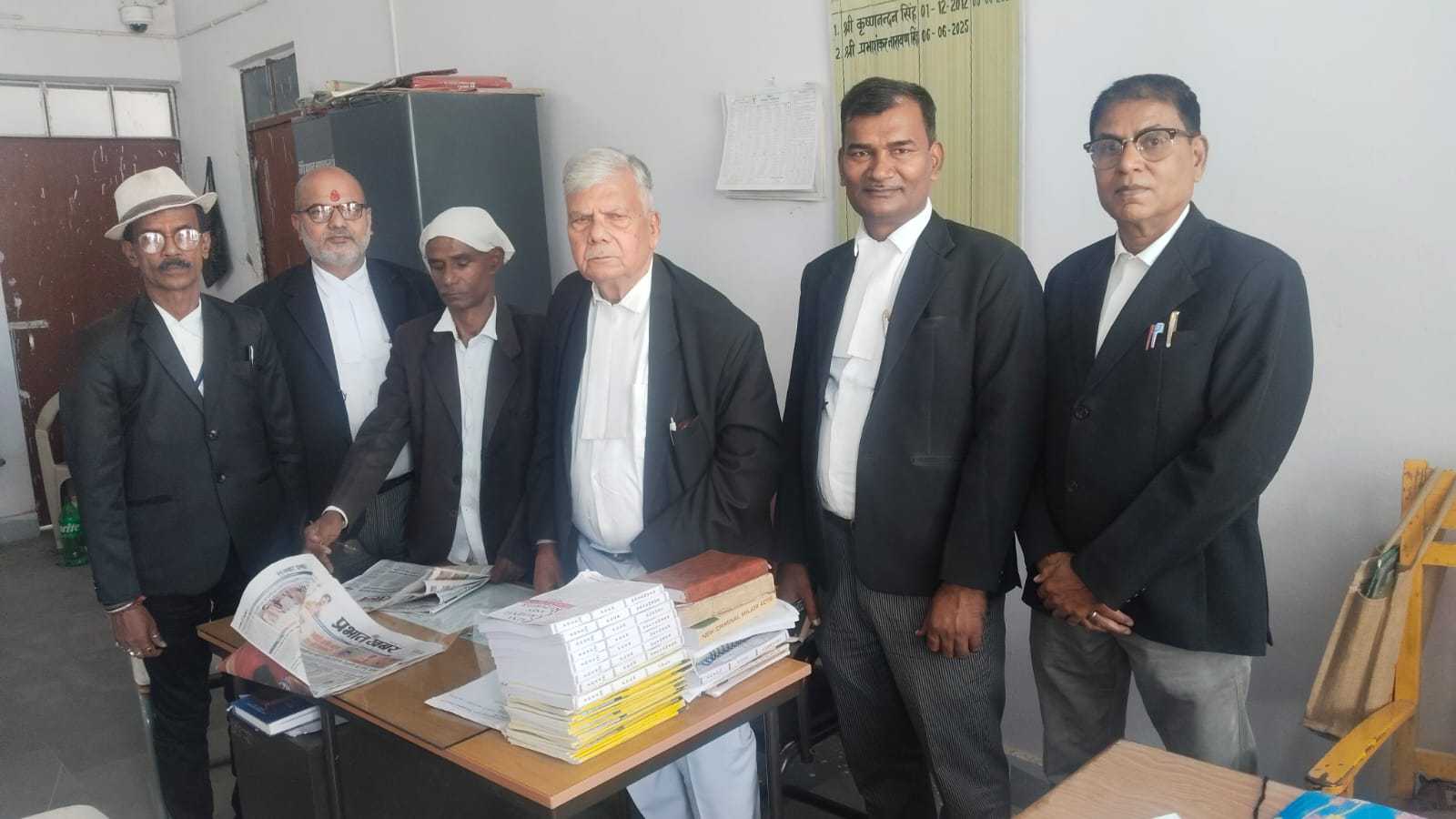 सीएम बने सम्राट  बढेगा बिहार का ठाठ .अधिवक्ताओं ने दी बधाई  - कहा डबल इंजन की सरकार का दिखेगा कमाल