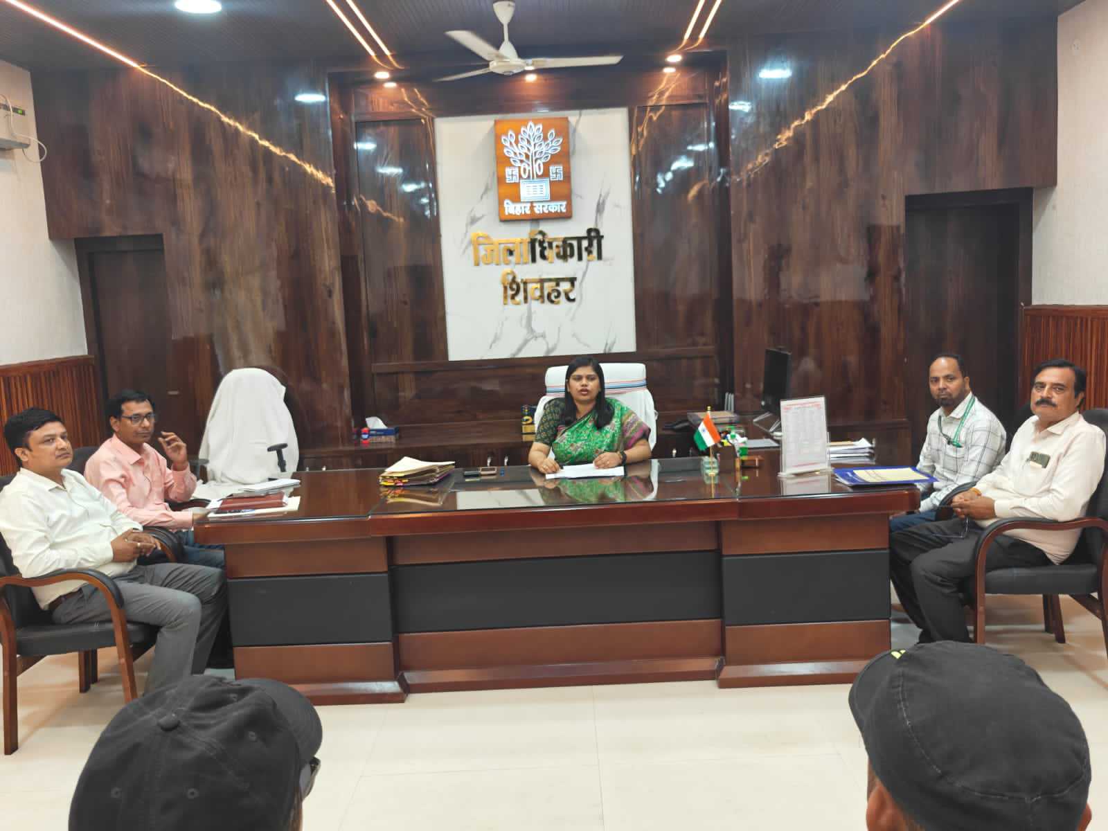 SHEOHAR*पर्यावरण संरक्षण पर सख्ती: डीएम  ने दिया सिंगल यूज प्लास्टिक पर प्रतिबंध का कड़ा निर्देश*