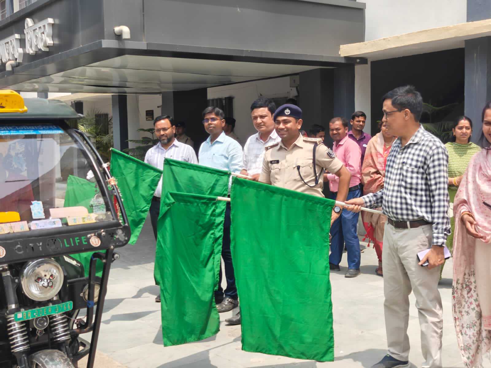 SHEOHAR*अक्षय तृतीया पर बाल विवाह को रोकथाम हेतु जागरूकता रथ को प्रशासन ने हरी झंडी दिखाकर  किया रवाना*