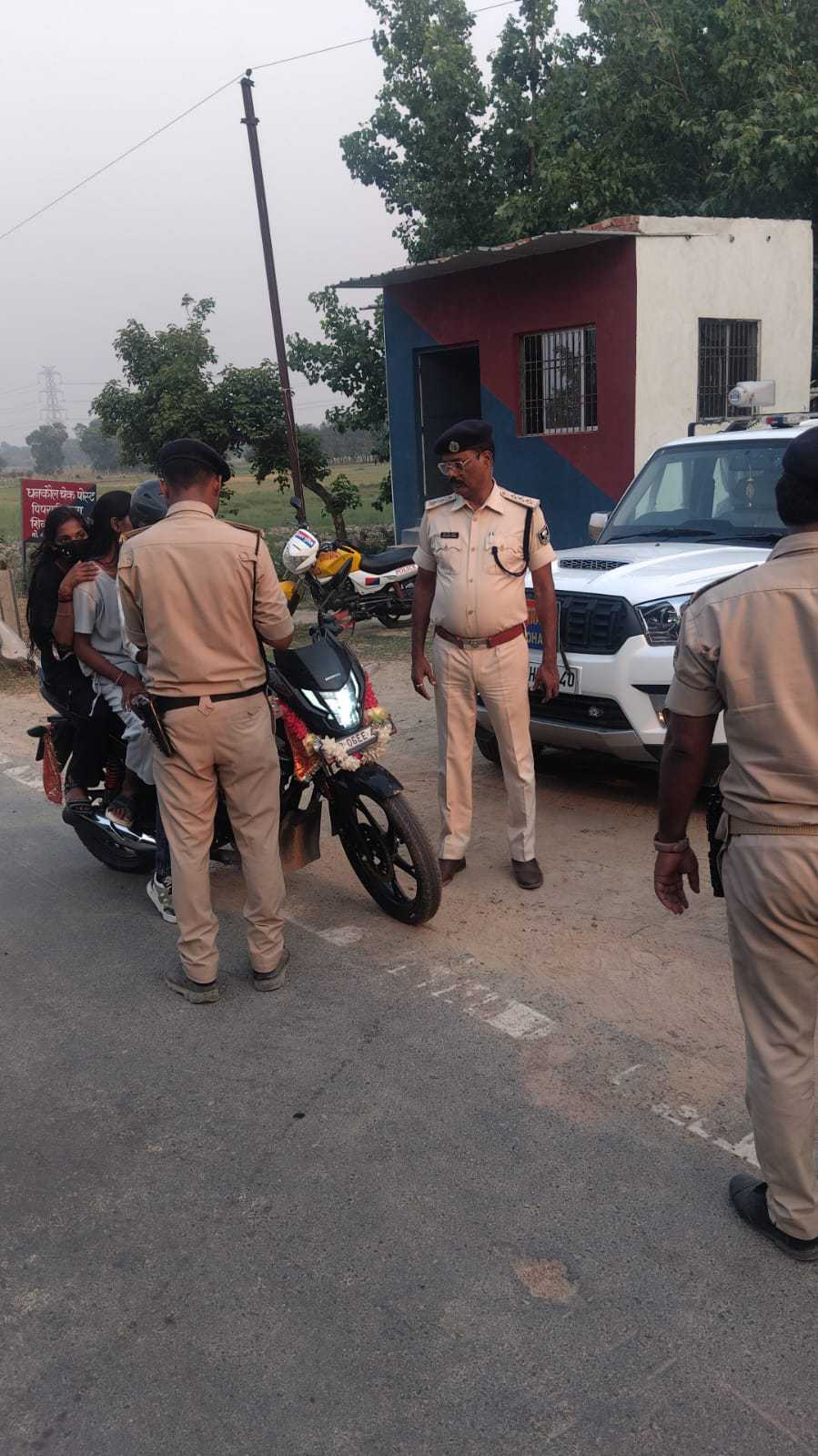 SHEOHAR*ट्रैफिक डीएसपी  ने वाहन चेकिंग  के दौरान नियम तोड़ने वालों से 1.32 लाख  रुपया वसूला जुर्माना*