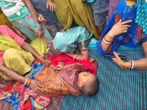 SHEOHAR .भीषण सड़क हादसा, पिकअप की चपेट में आने से मासूम की मौत*