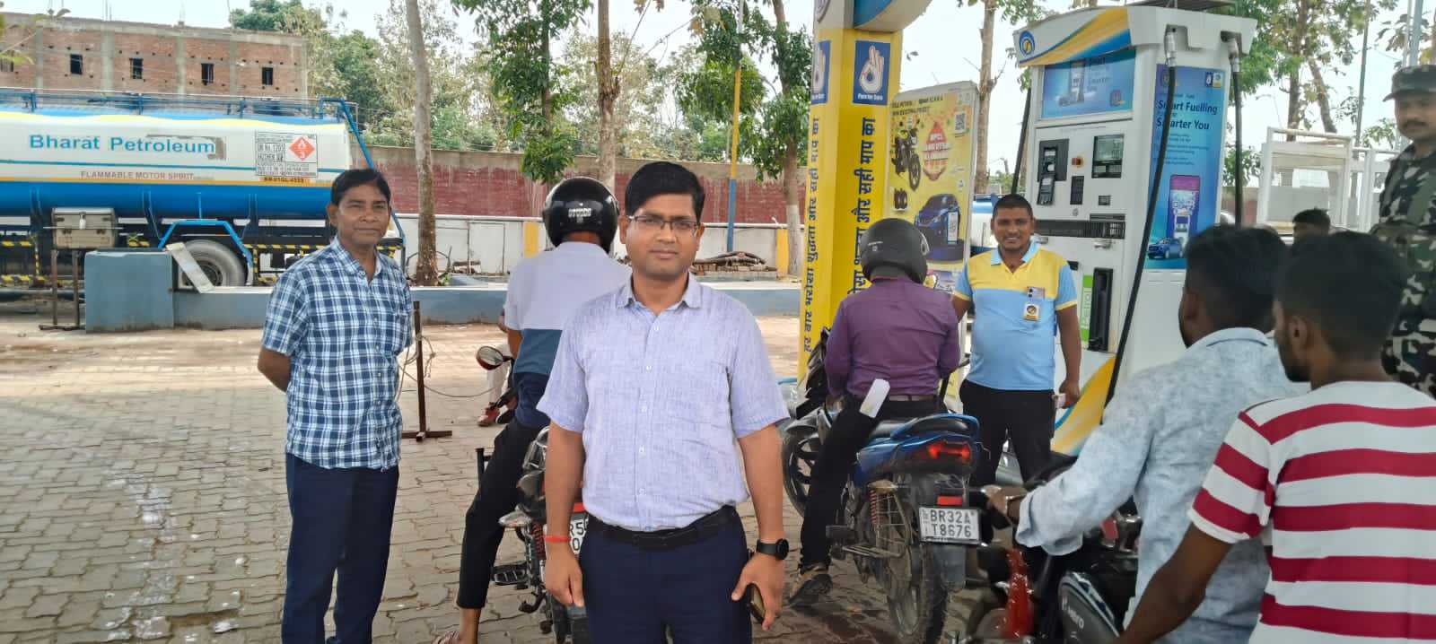 SHEOHAR.पेट्रोल को लेकर घबराएं नहीं, पर्याप्त स्टॉक उपलब्ध - एसडीएम*