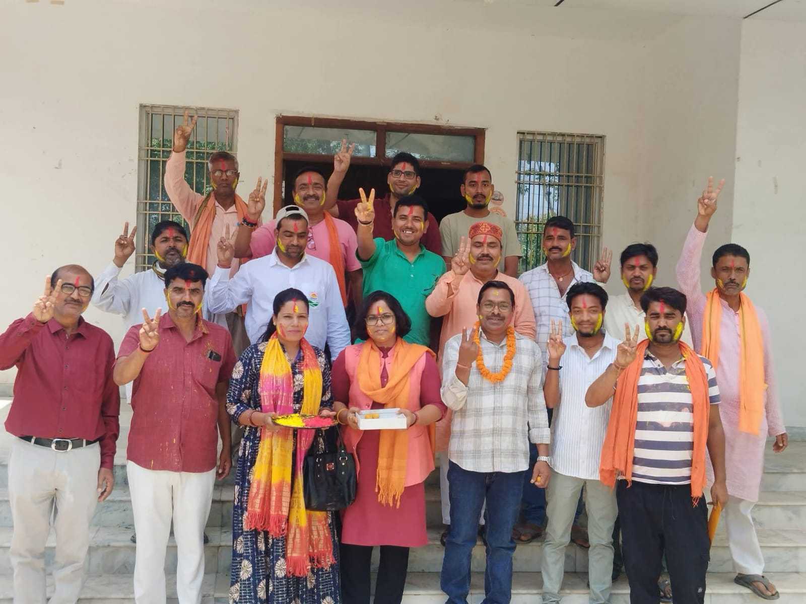 पश्चिम बंगाल, असम एवं पांडुचेरी में पार्टी की प्रचंड जीत पर भाजपा कार्यालय में जश्न